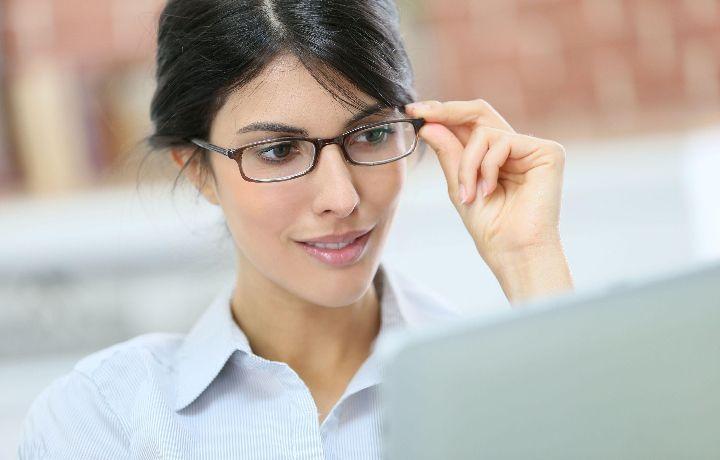 Les verres spécialement étudiés pour le travail sur ordinateur.