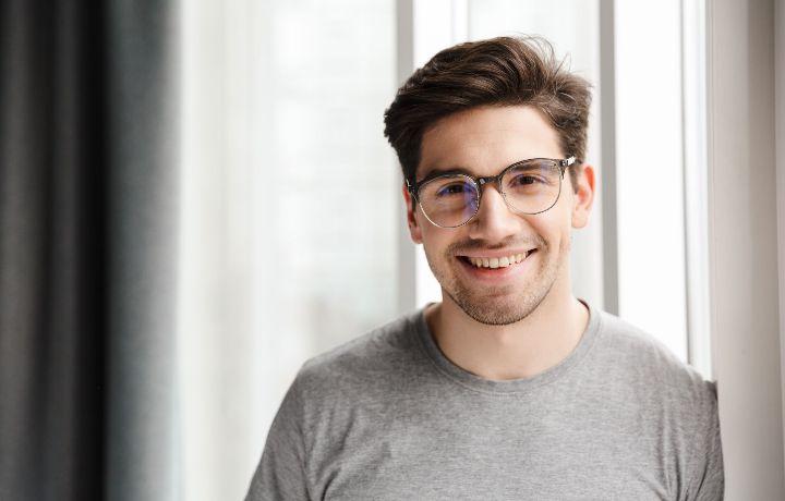 Verres unifocaux Pour corriger la myopie, l’hypermétropie ou l’astigmatisme.